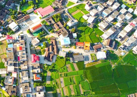 福建省发展“村落驰名行动” <br>自执行以来至上月底，全省共定名、改名地名4900余个，采集上图村落地名信息近14万条