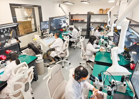 解锁远古“性命档案”！广西首家专业古生物化石建复鉴定室亮相