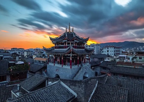 四川汗青文化；ご   规划“一核、四廊、五区、多点”格局